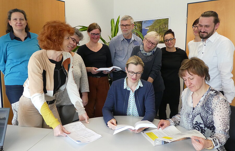 Gruppenbild mit Gutachterinnen und Gutachtern des Medizinischen Dienstes Mecklenburg-Vorpommern.